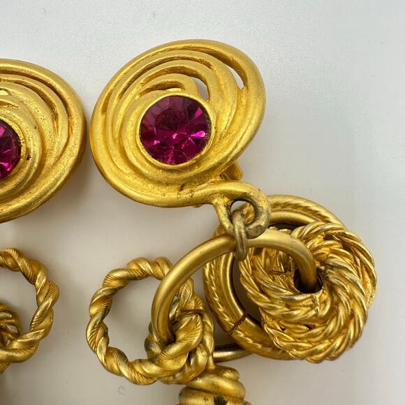 1980s vintage gold tone pink rhinestones massive faux pearl clip on earrings - Picture 4 of 9